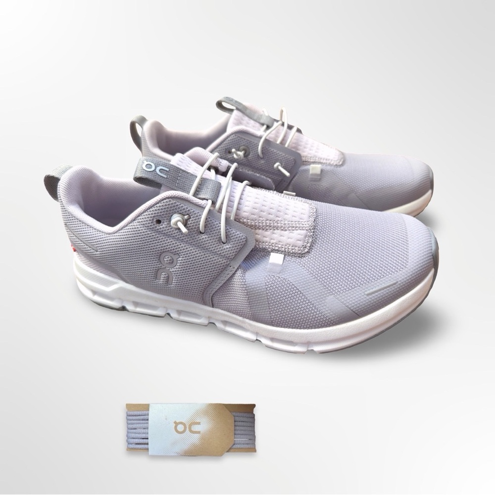 **Fast Shipping! NWT On Cloud Sky Lavender/Fade White Sneakers Size 6.5Y unisex